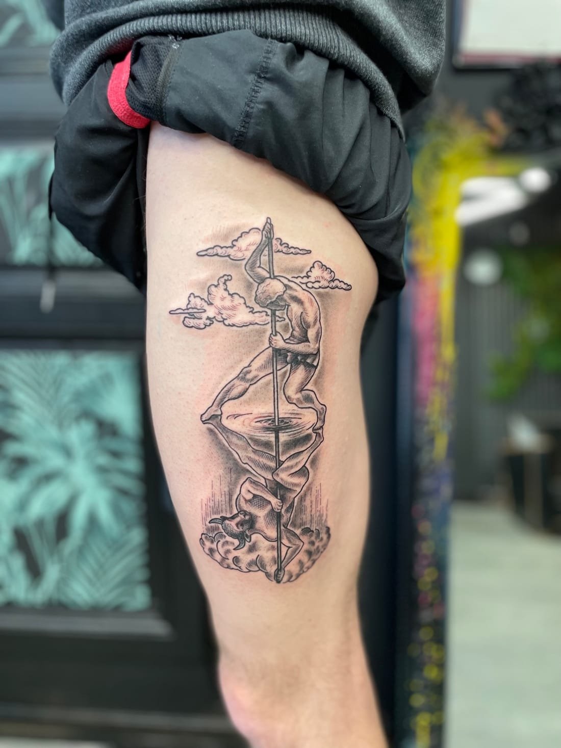 Tatouage réaliste noir et gris — Inévitable Tattoo, Saumur
